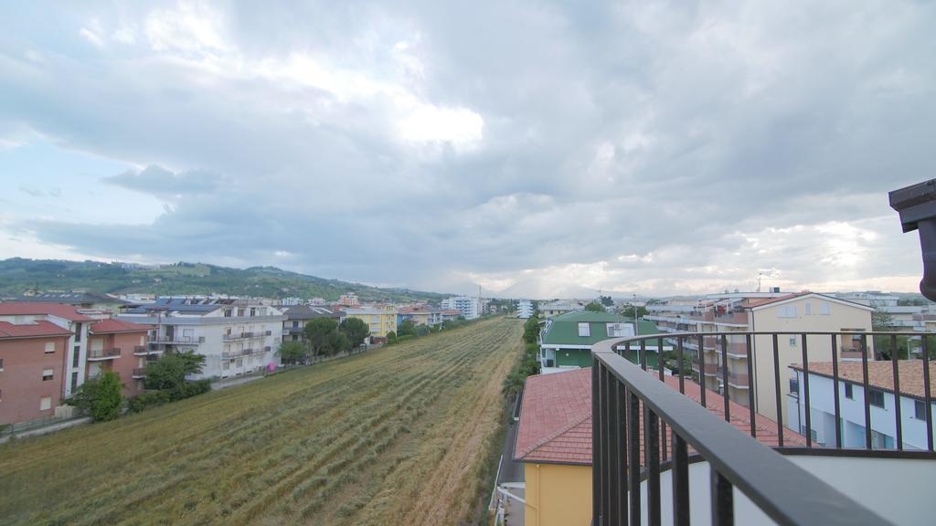 Appartamenti Sul Lungomare Alba Adriatica Buitenkant foto